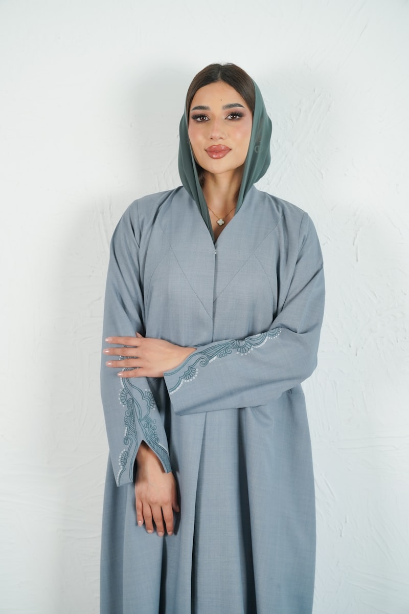 عباءة فاخرة بالكريستال