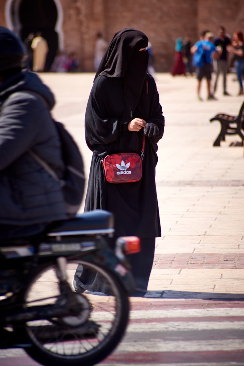 عباءة مخملية فاخرة